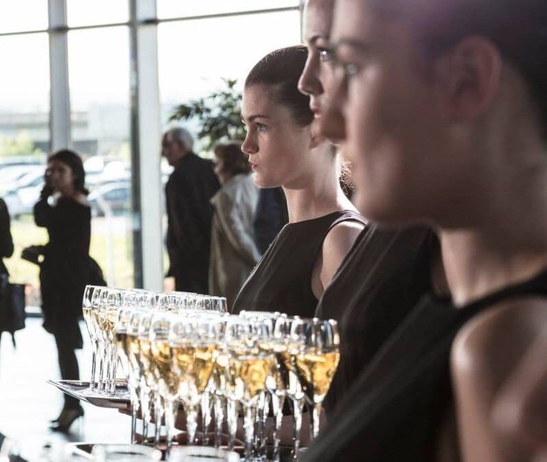 HÔTESSES D’ACCUEIL CHAMPAGNE LORS DE LA SOIRÉE MERCEDES A LYON